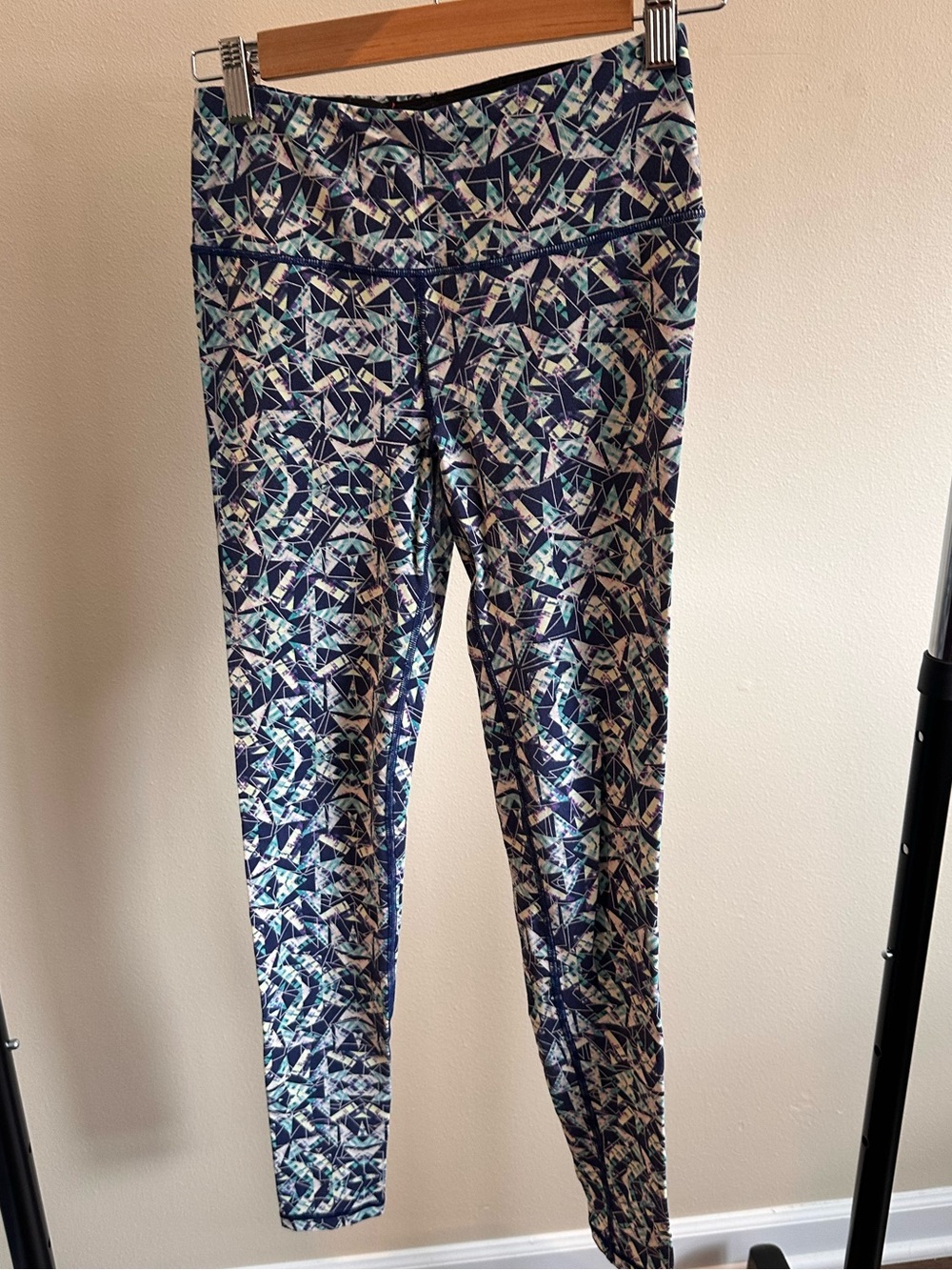 Victoria’s Secret Glow-In-The-Dark legging